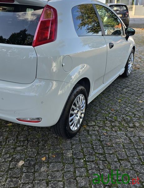 2015' Fiat Punto Evo photo #4