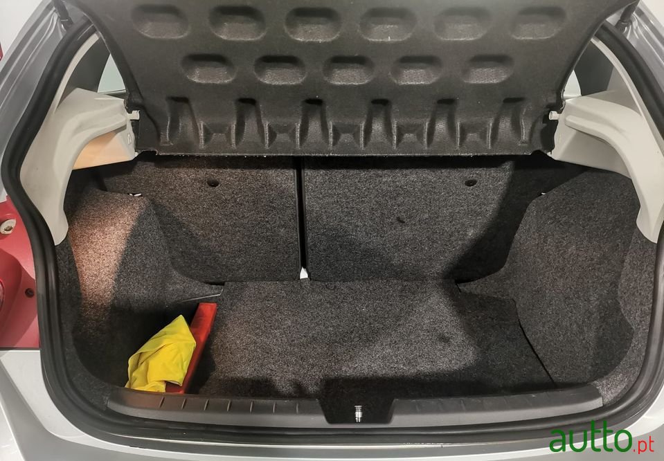 2010' SEAT Ibiza photo #6