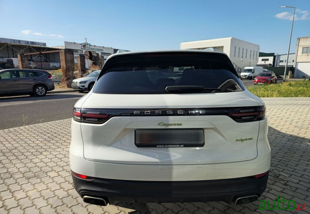 2018' Porsche Cayenne E-Hybrid photo #6