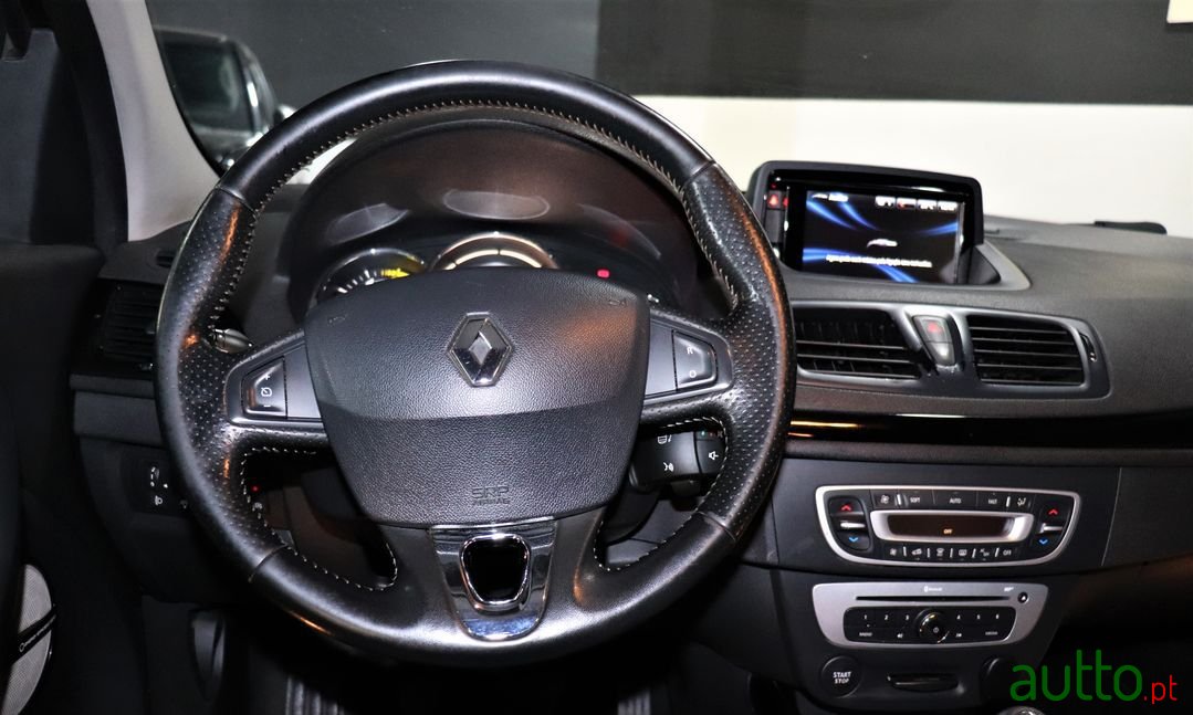 2015' Renault Megane Sport Tourer photo #6