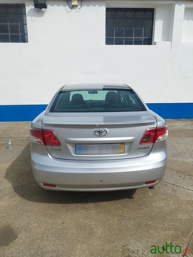 2010' Toyota Avensis photo #3