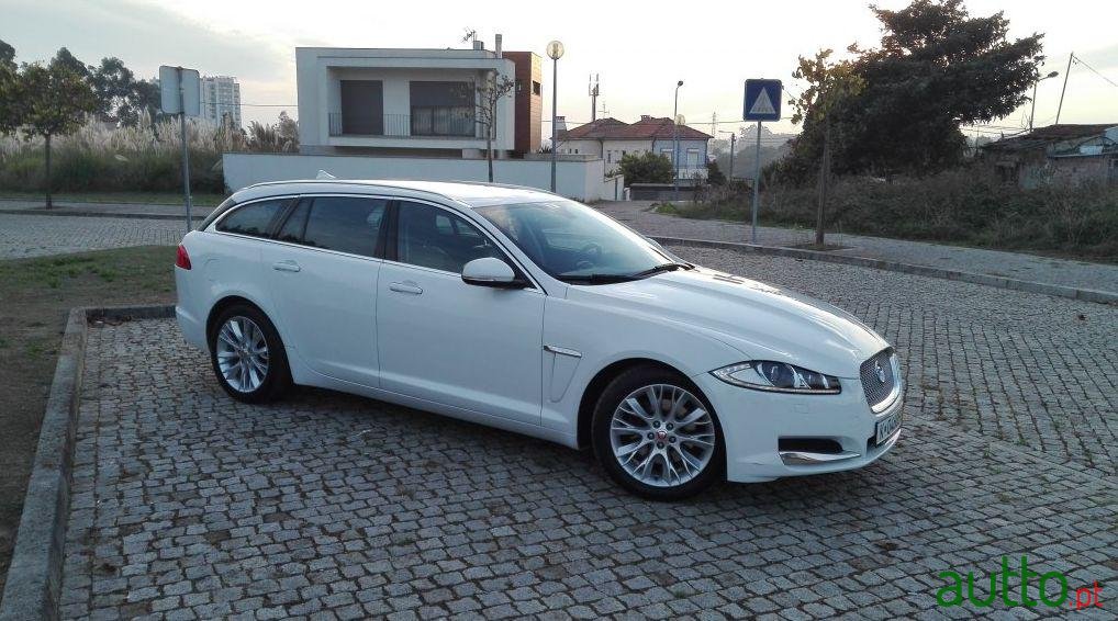 2014' Jaguar XF 2.2 D Premium Luxury photo #1
