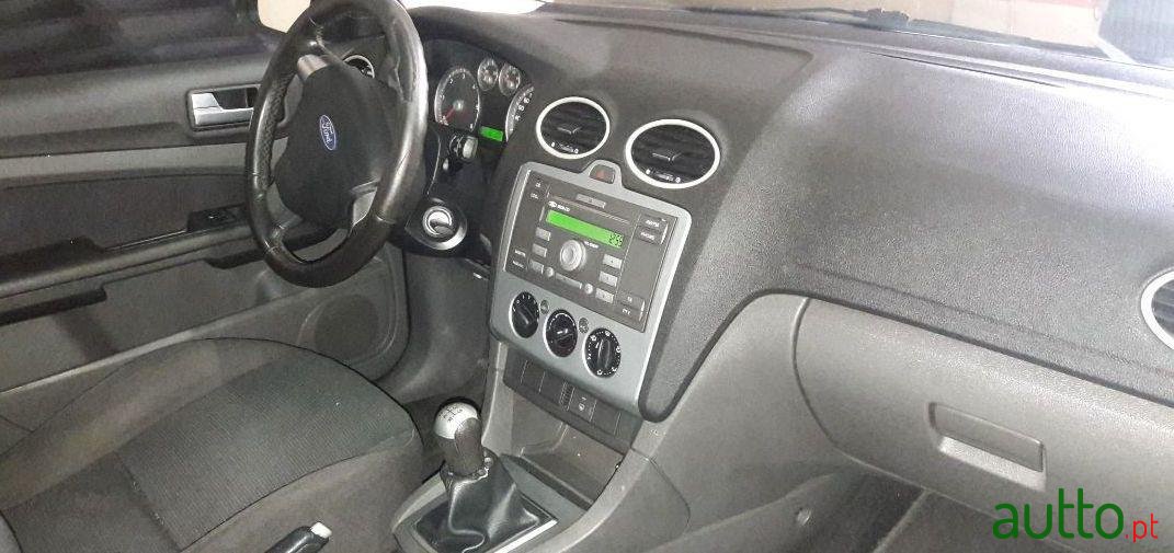 2005' Ford Focus Sw photo #3