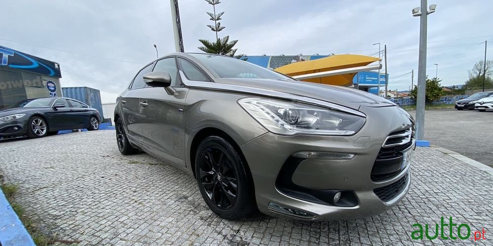 2013' Citroen DS5 photo #5