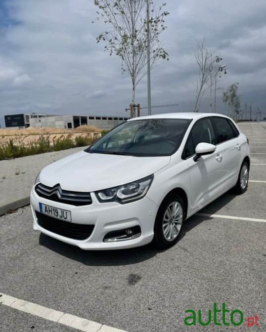 2017' Citroen C4 photo #2