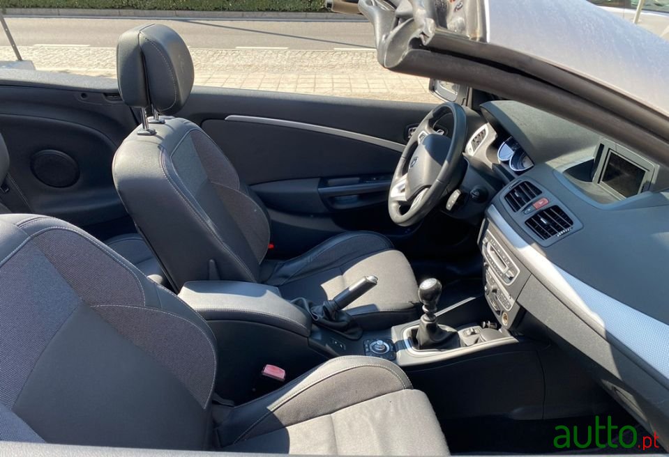 2012' Renault Megane photo #4