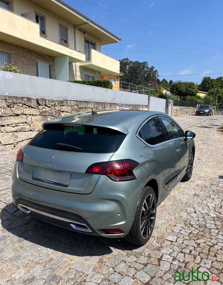 2012' Citroen DS4 photo #4