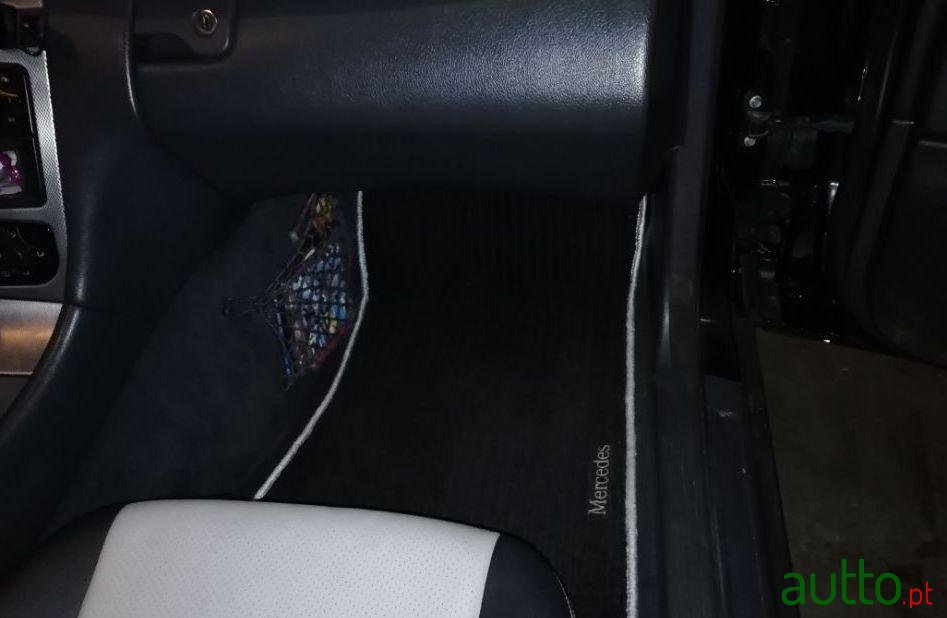 2004' Mercedes-Benz C-220 Coupé Sport photo #1