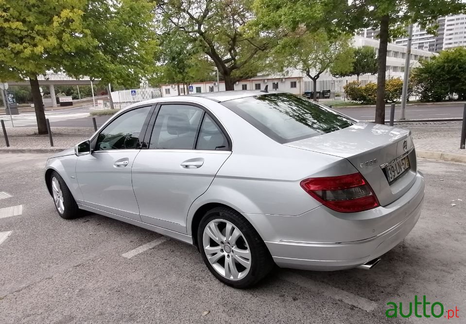 2011' Mercedes-Benz C-220 photo #5