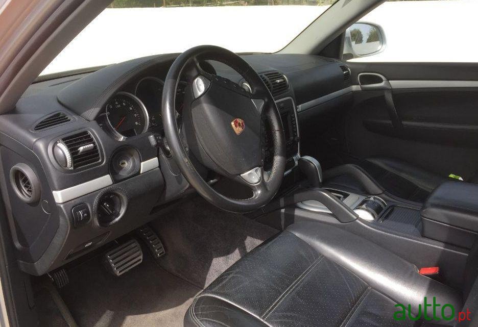 2004' Porsche Cayenne S photo #2