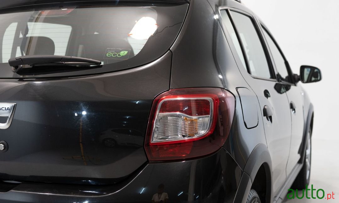 2015' Dacia Sandero photo #5