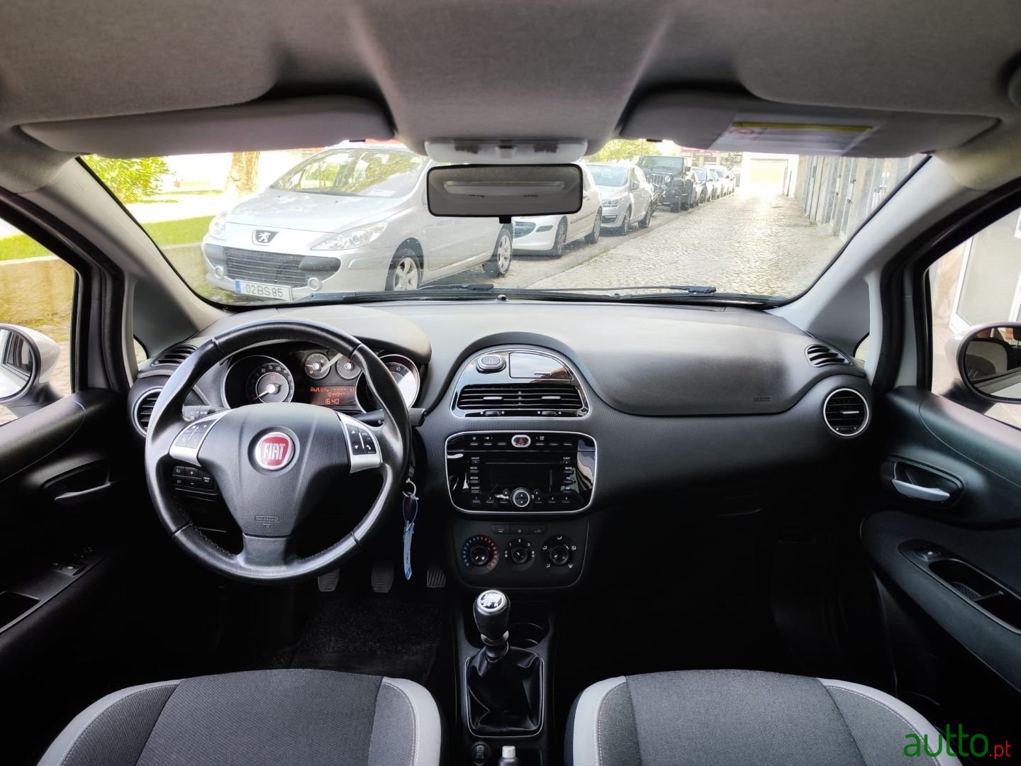 2012' Fiat Punto Evo photo #5