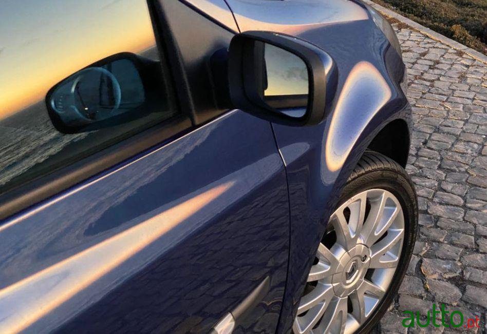 2007' Renault Clio photo #3