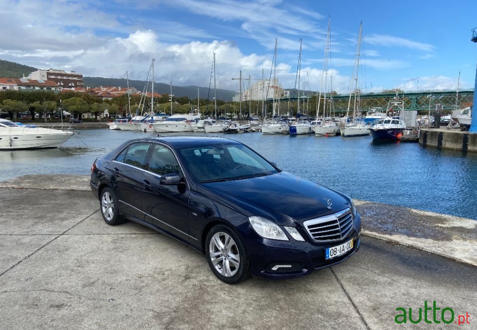 2009' Mercedes-Benz E-250 photo #1