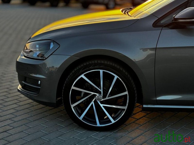 2015' Volkswagen Golf photo #3