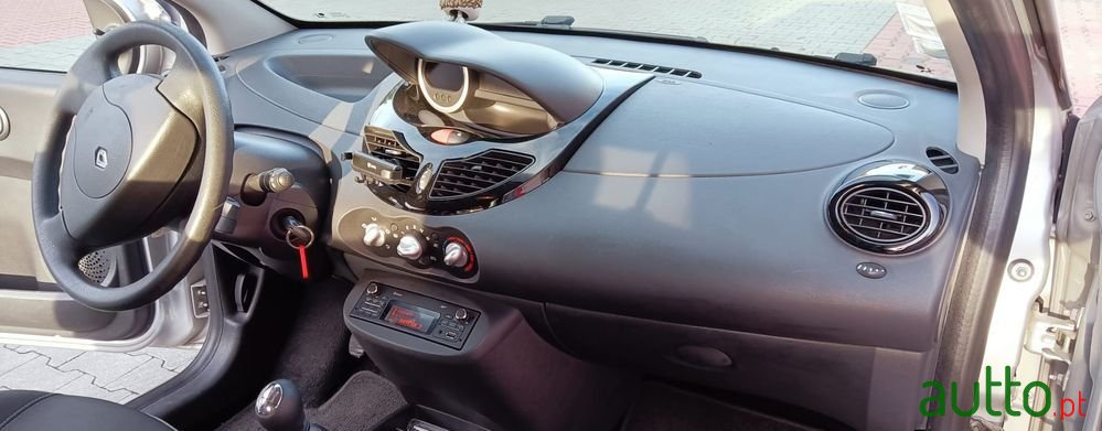2014' Renault Twingo photo #2
