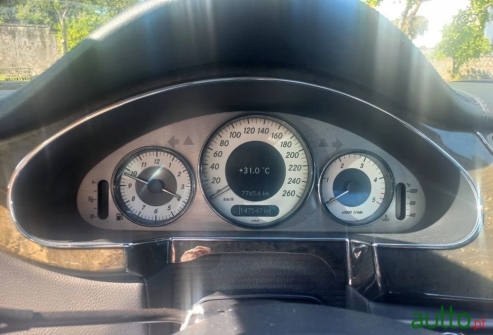 2009' Mercedes-Benz 320 photo #4