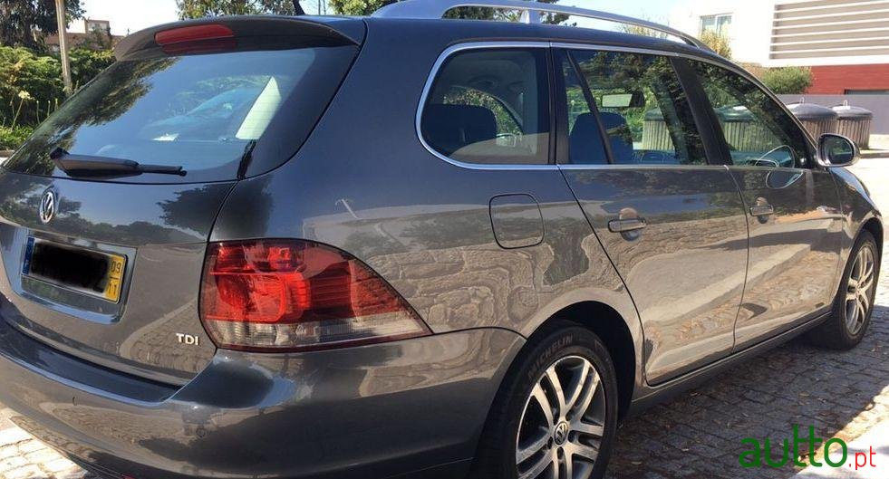 2009' Volkswagen Golf Variant photo #2