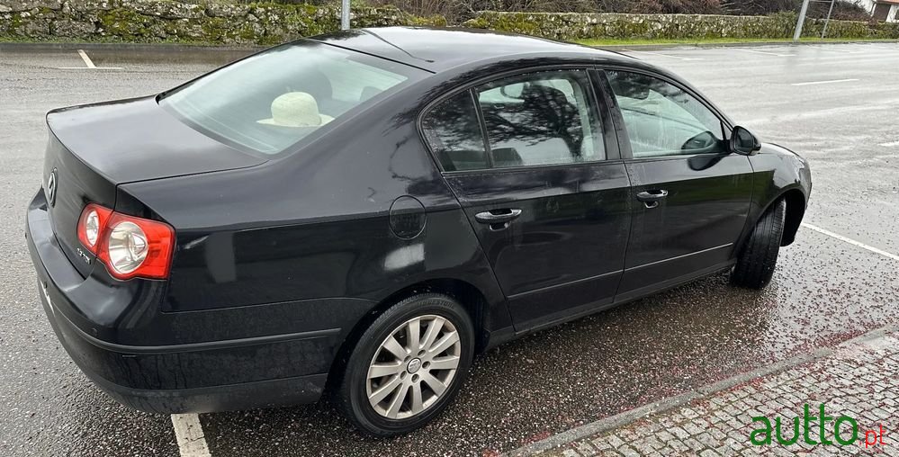 2006' Volkswagen Passat photo #6