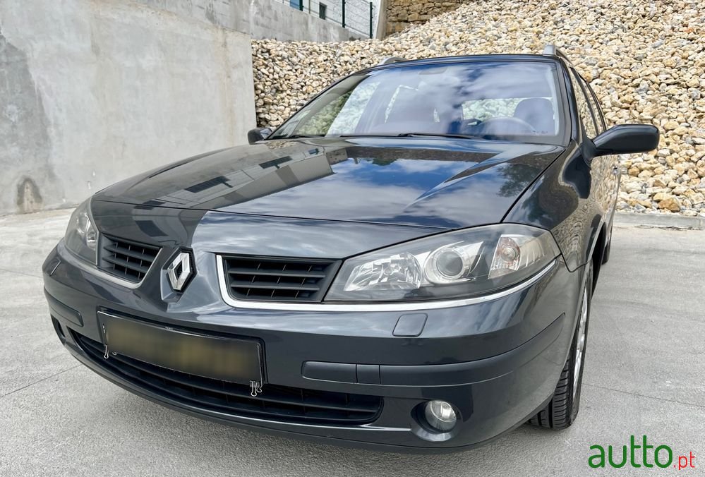 2005' Renault Laguna Break photo #2