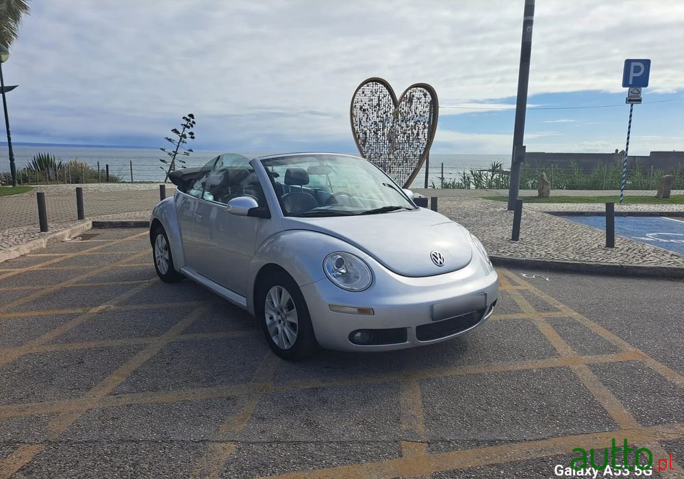 2008' Volkswagen New Beetle photo #3