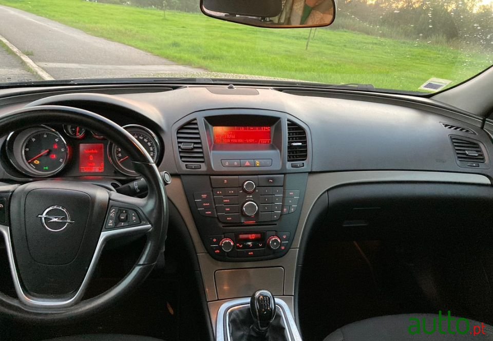 2011' Opel Insignia photo #4