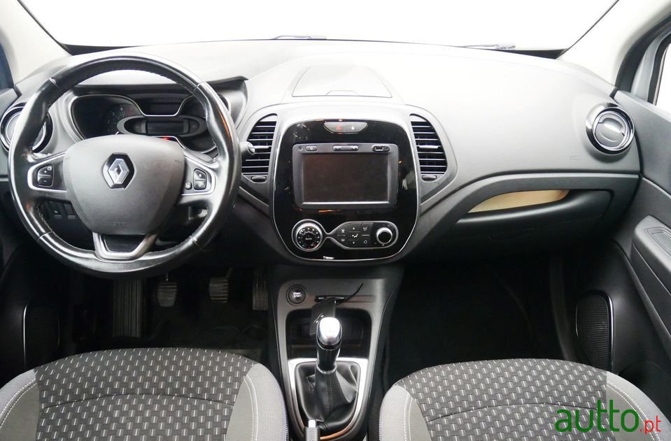 2019' Renault Captur photo #6