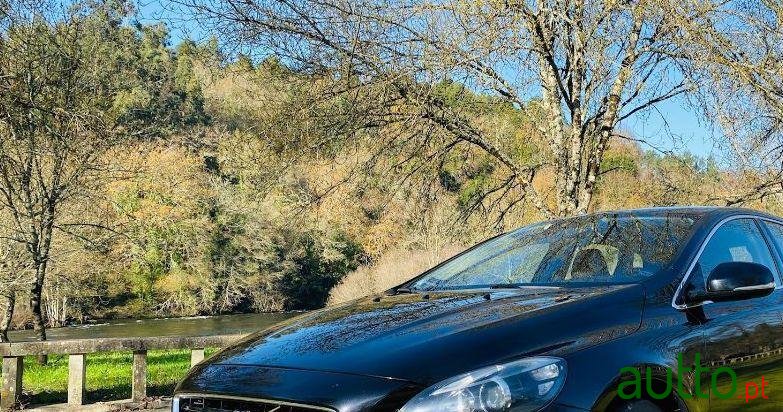 2012' Volvo V40 photo #1