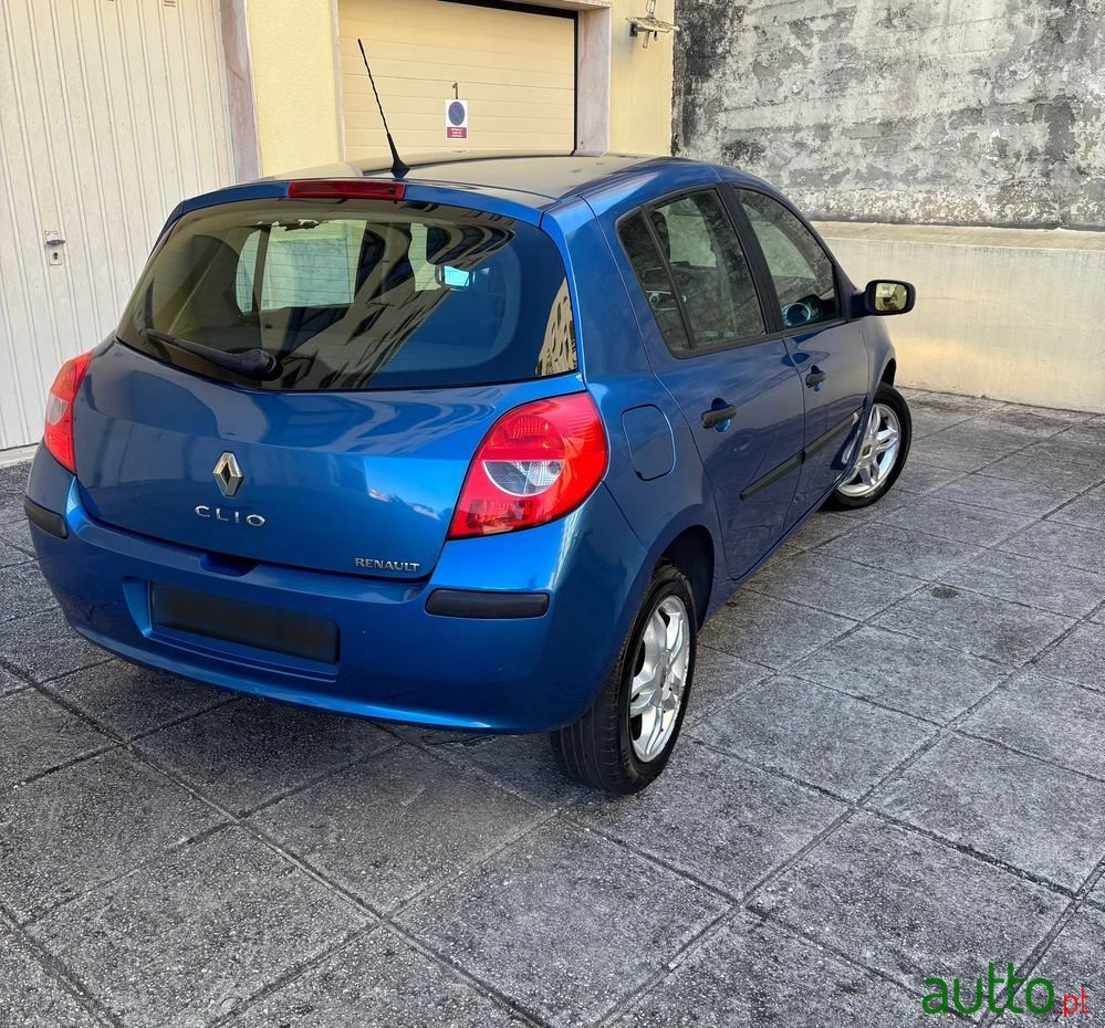 2006' Renault Clio photo #4