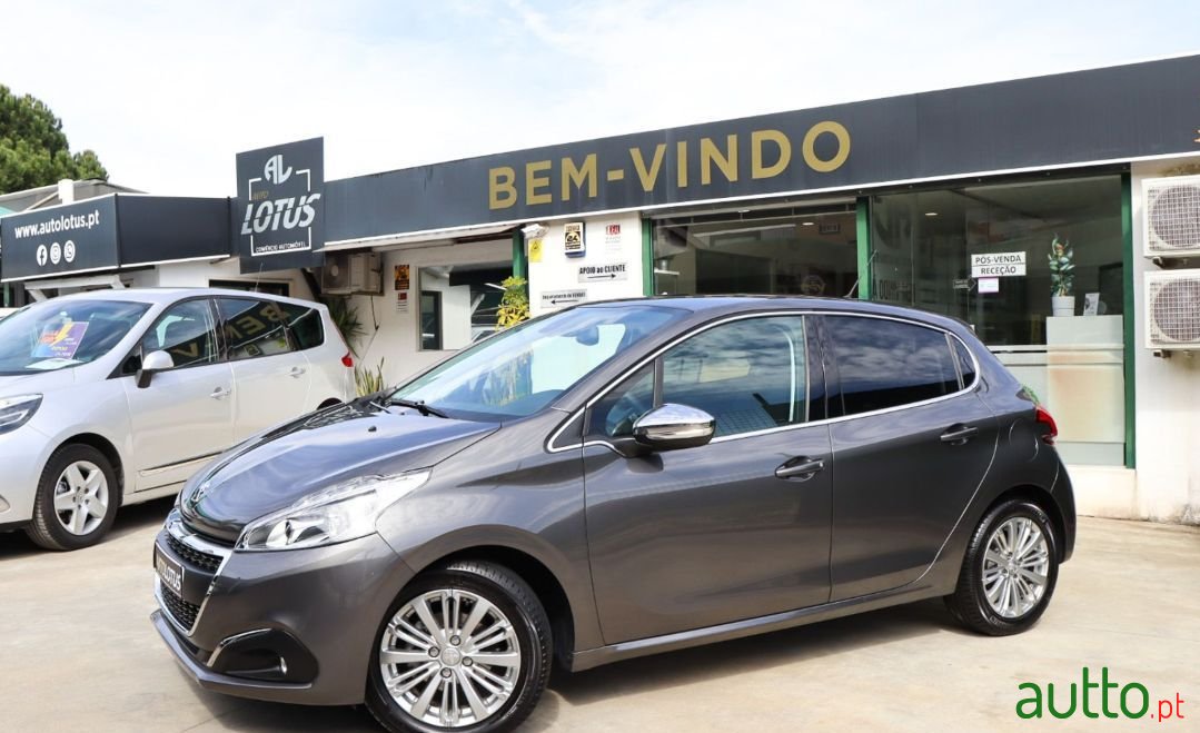 2019' Peugeot 208 photo #3