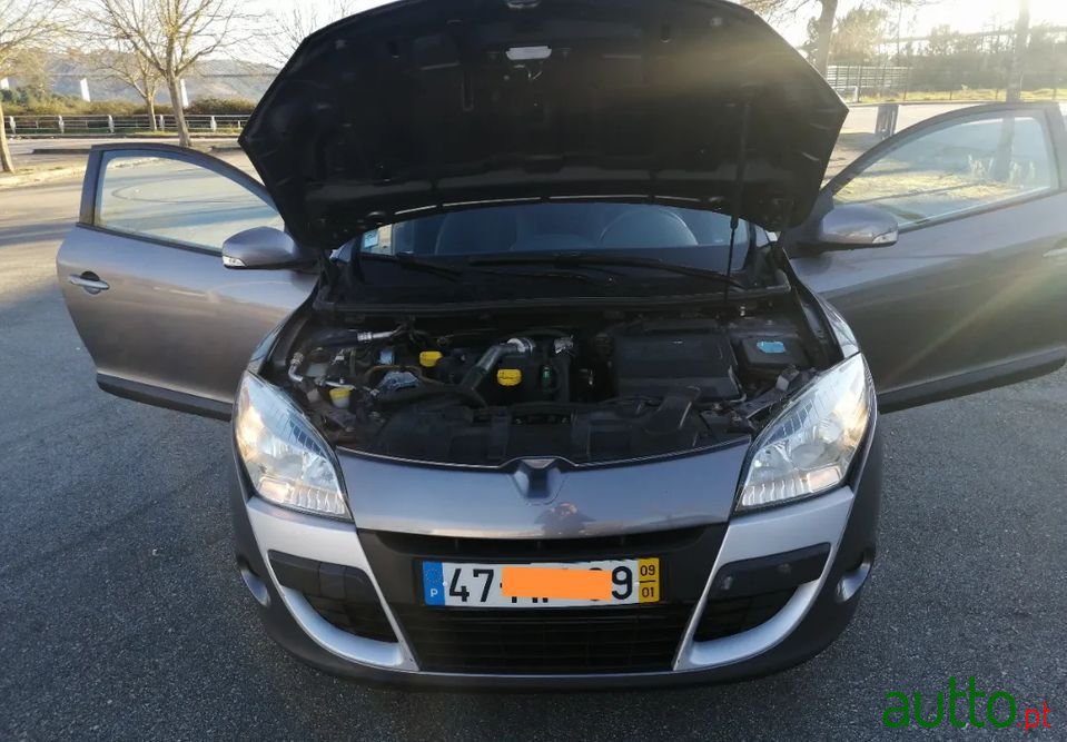 2009' Renault Megane Coupe photo #3