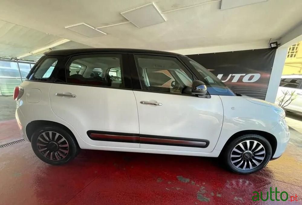 2014' Fiat 500L photo #3
