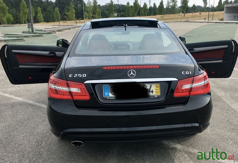 2010' Mercedes-Benz E-250 photo #2