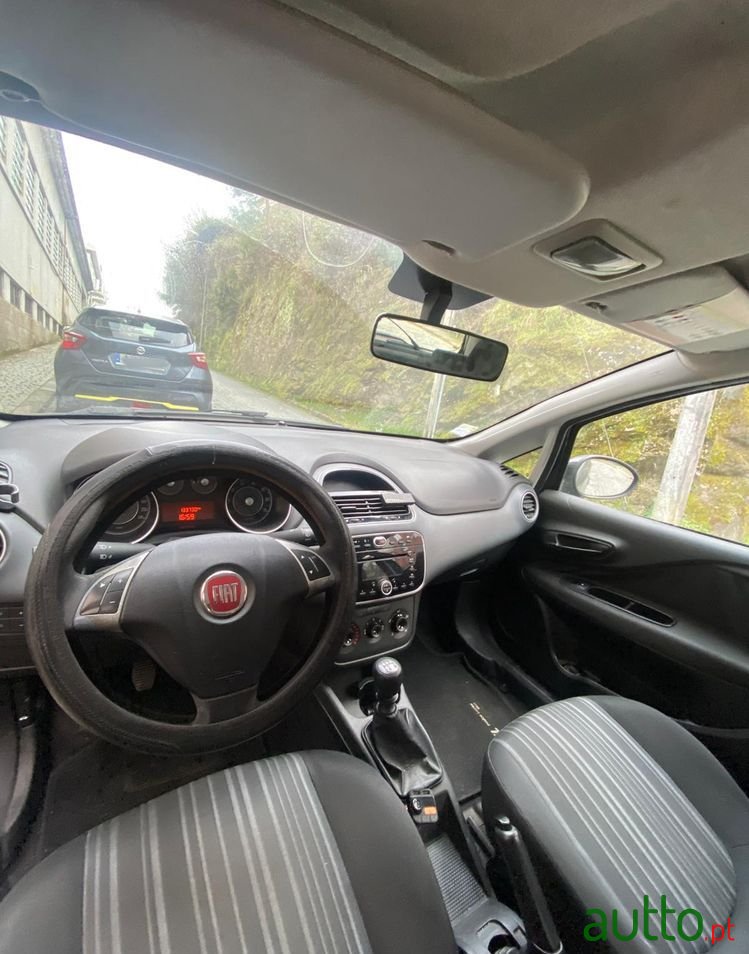 2011' Fiat Punto Evo photo #6