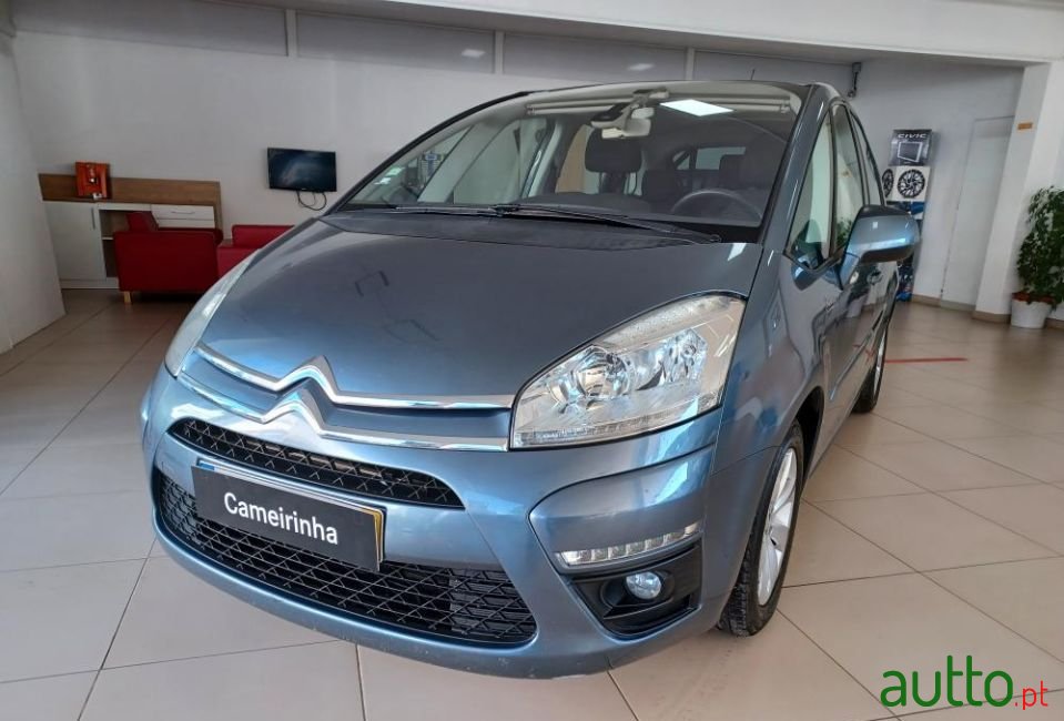2012' Citroen C4 Picasso photo #2