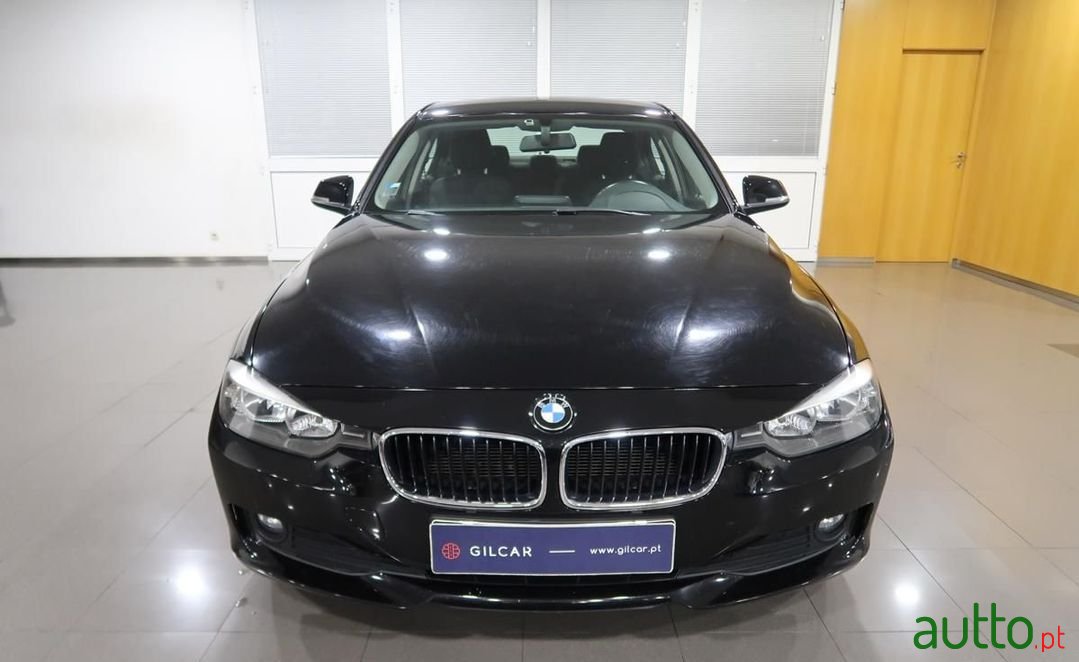 2013' BMW 318 photo #3