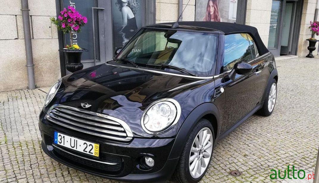 2012' MINI Cabrio Cooper D photo #2