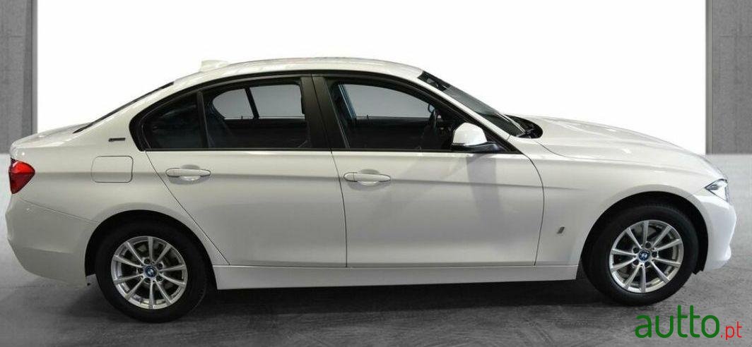 2016' BMW 330 photo #1