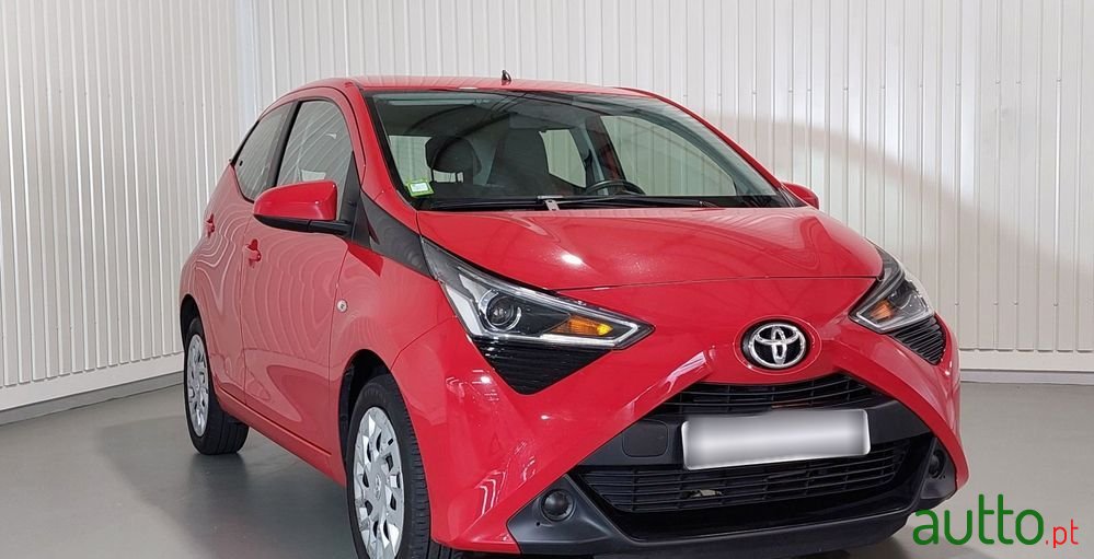 2021' Toyota Aygo 1.0 X-Play photo #2