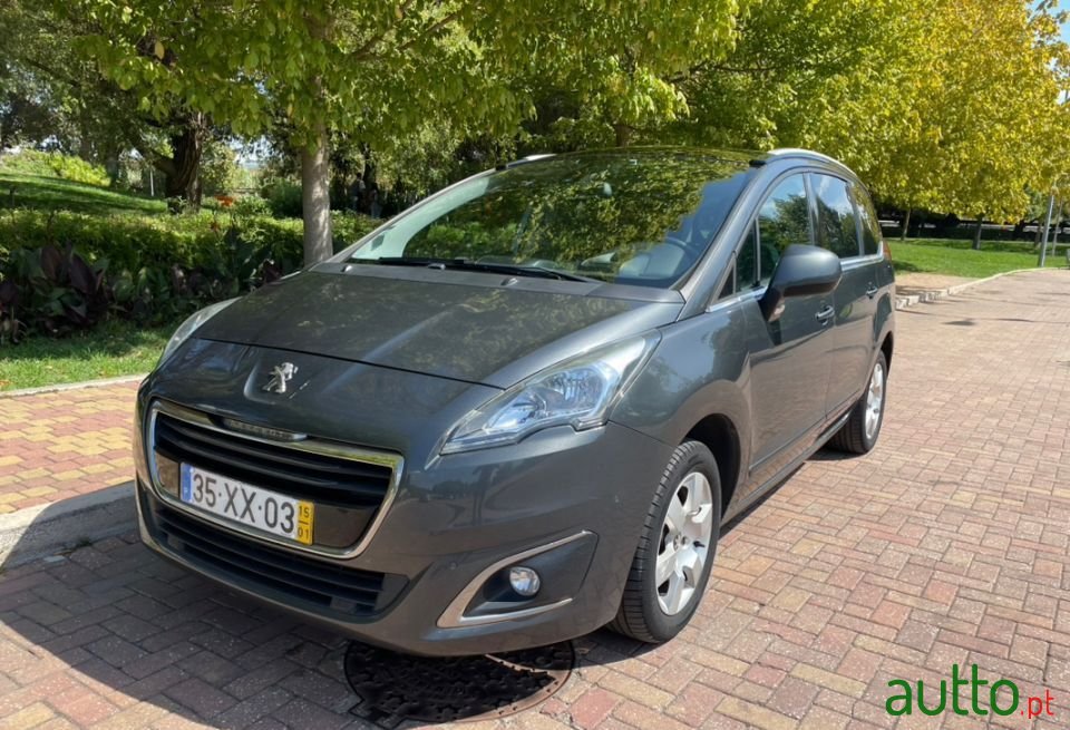 2015' Peugeot 5008 photo #1