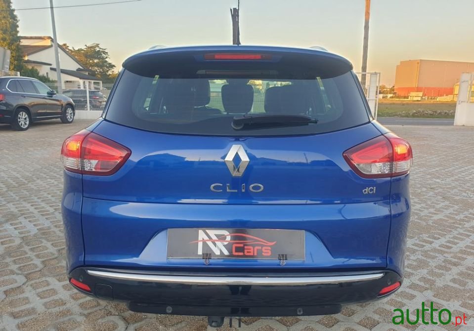 2017' Renault Clio Sport Tourer photo #4