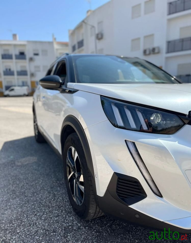 2023' Peugeot 2008 photo #3