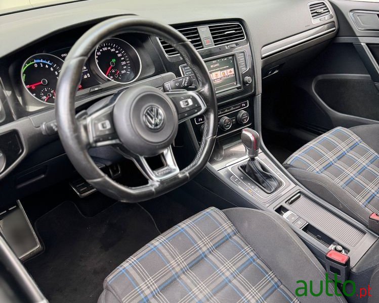 2015' Volkswagen Golf photo #5