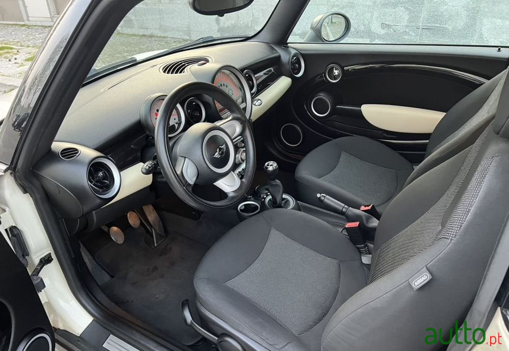 2009' MINI One Standard photo #5