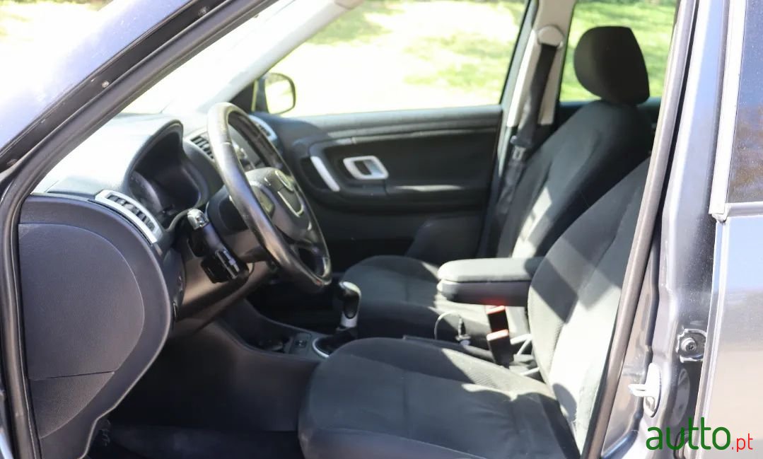 2010' Skoda Fabia Break photo #4