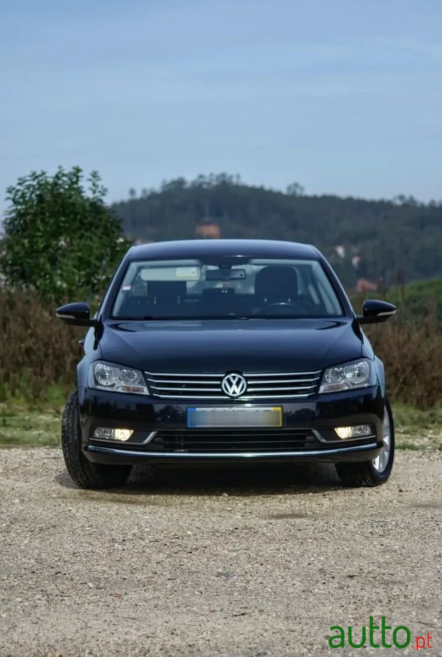 2011' Volkswagen Passat photo #3