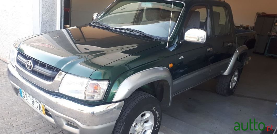 2002' Toyota Hilux photo #3