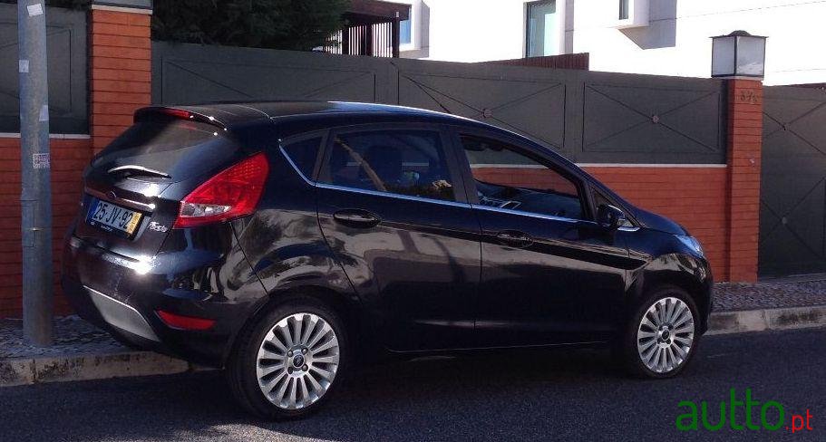 2010' Ford Fiesta Titanium 1.4 Tdci photo #3