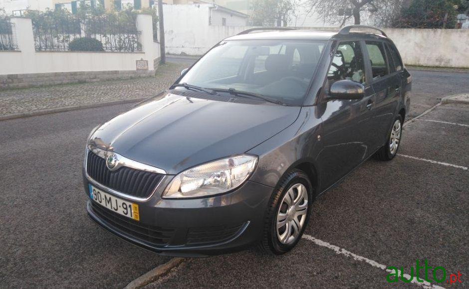 2011' Skoda Fabia Break photo #3