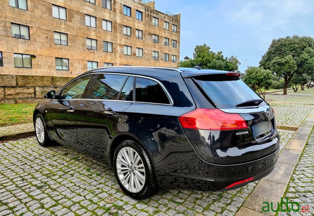 2012' Opel Insignia Sports Tourer photo #4